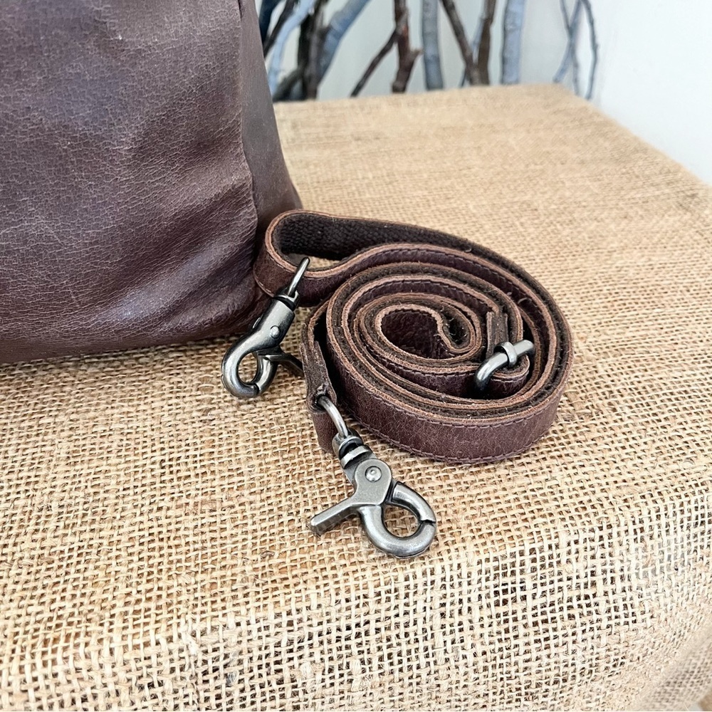 Spikes & Sparrow Leather Tote with Padded Tablet Compartment - Picture 5 of 13